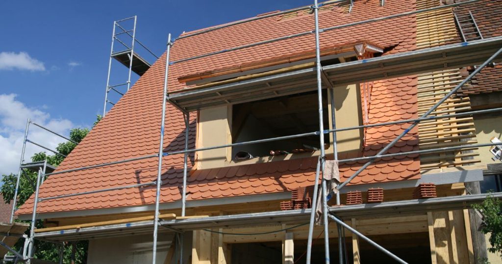 房屋建設中的屋頂