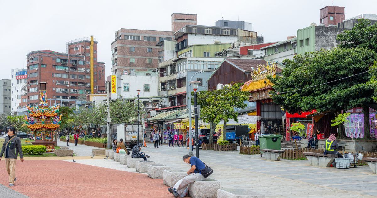 台灣都市街區與廟宇景象