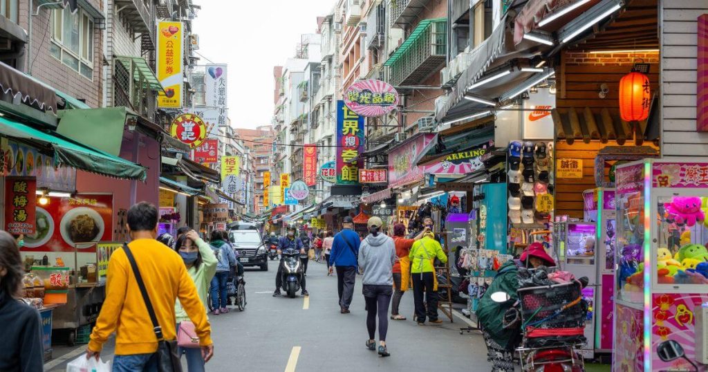 台灣常見的熱鬧商圈街道景象