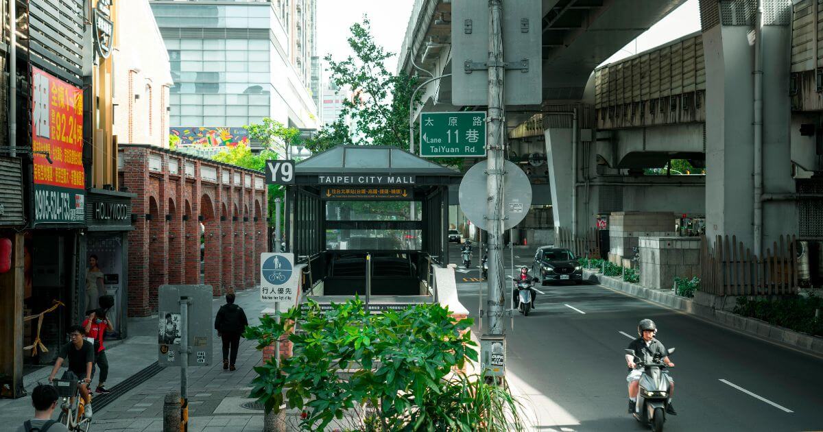 台北地下街Y9出口街景