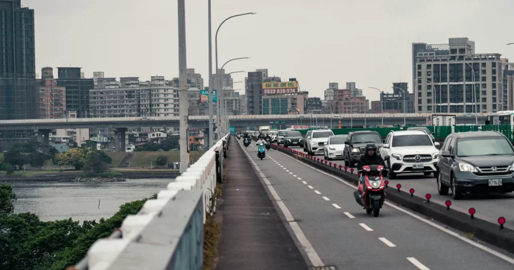 台北市道路用地行情與道路交通車流示意圖