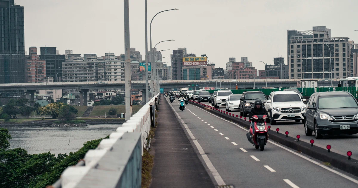 台北市道路用地行情與道路交通車流示意圖