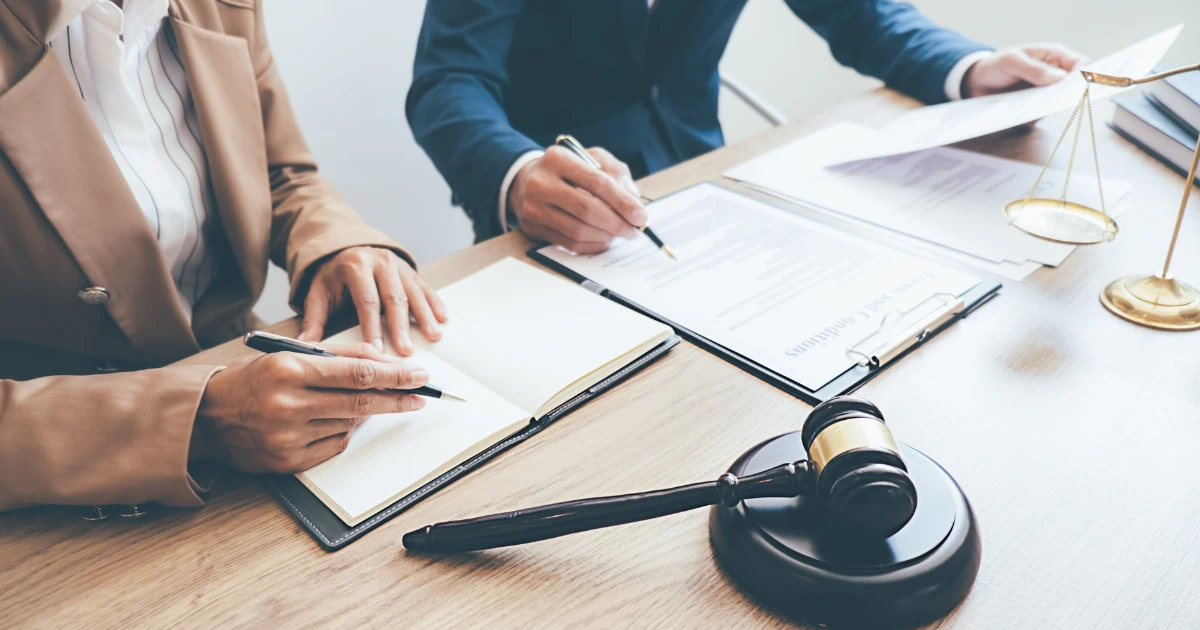 代標服務簽約流程，文件簽署與法律諮詢場景